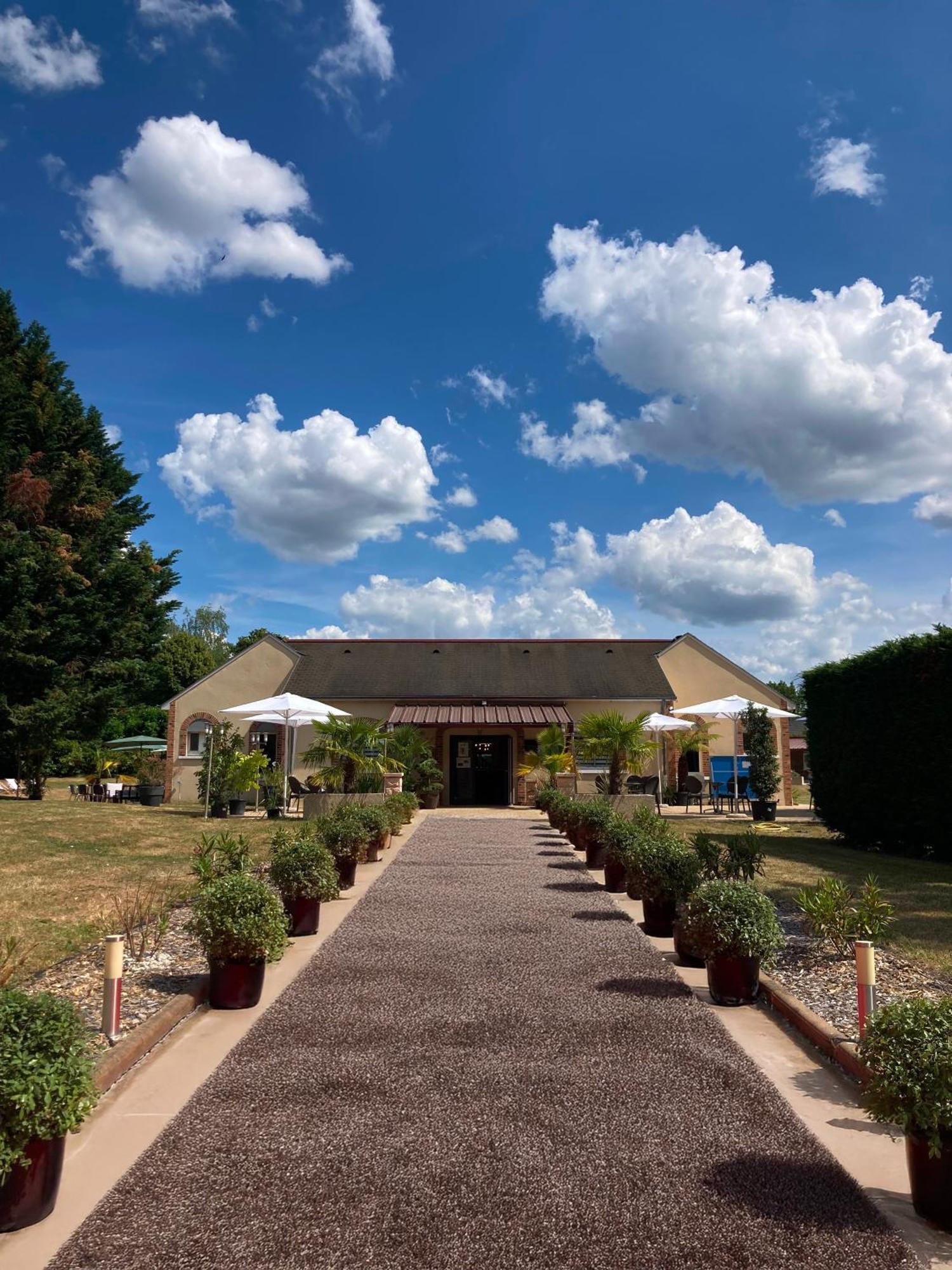 Hotel - Domaine De La Blanchardiere - Le Mans Changé Exteriér fotografie